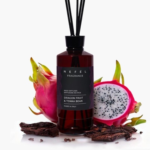 Dyfuzor zapachowy z patyczkami NEFÉL FRAGRANCE DRAGON FRUIT & TONKA BEAN REED DIFFUSER 480ml Interchem Italia