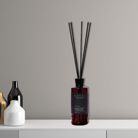 Dyfuzor zapachowy z patyczkami NEFÉL FRAGRANCE DRAGON FRUIT & TONKA BEAN REED DIFFUSER 480ml Interchem Italia