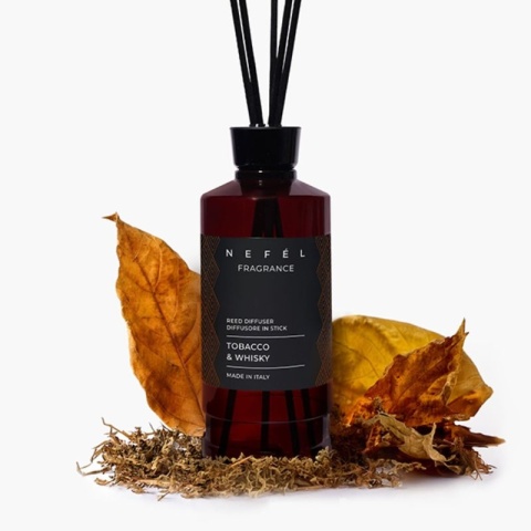 Dyfuzor zapachowy z patyczkami NEFÉL FRAGRANCE TOBACCO & WHISKY REED DIFFUSER 480ml Interchem Italia