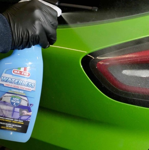 Mycie i nabłyszczanie samochodu bez użycia wody WATERLESS 750ml Mafra