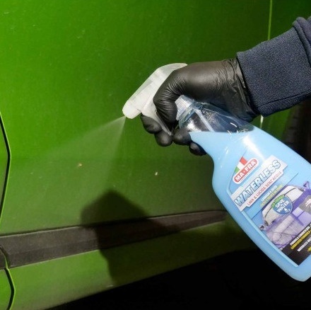 Mycie i nabłyszczanie samochodu bez użycia wody WATERLESS 750ml Mafra