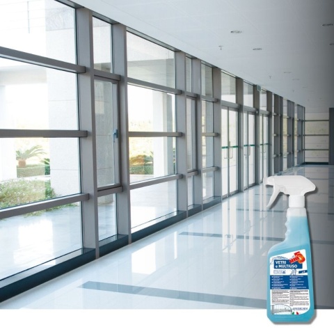 Płyn do mycia szyb i powierzchni zmywalnych UNI5 VETRI E MULTIUSO 750ml Interchem Italia