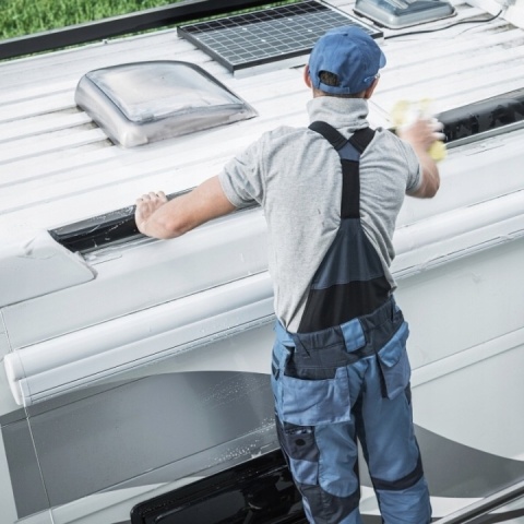 Środek do mycia kamperów i przyczep kempingowych PULICAMPER 2L Mafra