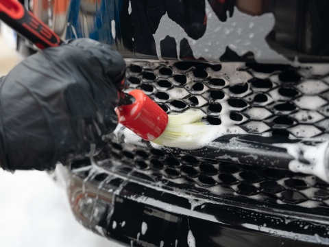 Kwaśny szampon do usuwania osadów wapiennych Odtykający powłoki ceramiczne DESCALE FOAM SHAMPOO 1000ml Maniac Line Mafra