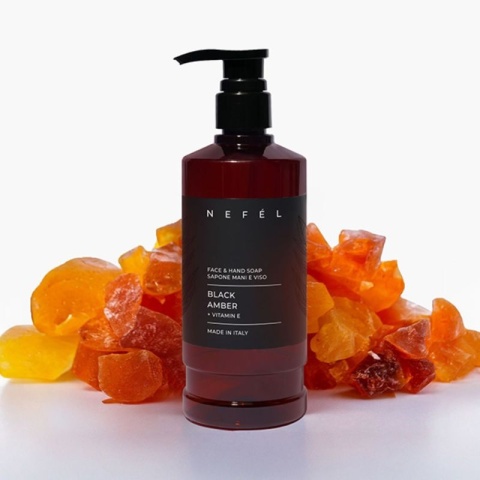 Mydło do twarzy i rąk Ambra NEFÉL FACE & HAND SOAP BLACK AMBER 480ml Interchem Italia