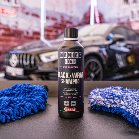 Szampon do czarnych samochodów, karoserii oklejonych foliami PPF także z matowym wykończeniem BLACK & WRAP SHAMPOO 500ml Maniac
