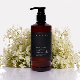 Szampon rewitalizujący o kwiatowym zapachu NEFÉL SILK & FLOWERS ECOLABEL SHAMPOO 480ml Interchem Italia