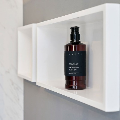 Żel i szampon 2w1 Drzewo cedrowe i hibiskus NEFÉL HAIR & BODY WASH CEDARWOOD & HIBISCUS 480ml Interchem Italia