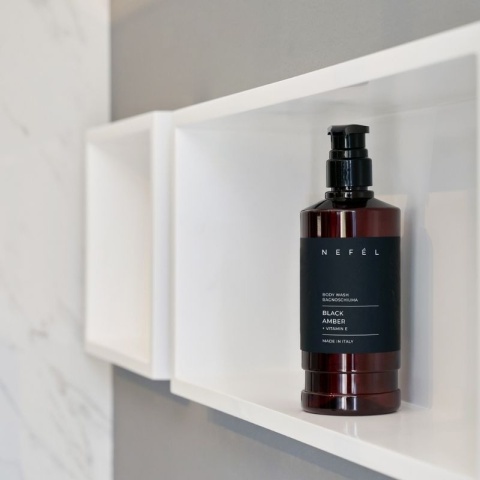 Żel pod prysznic NEFÉL BODY WASH BLACK AMBER 480ml Interchem Italia
