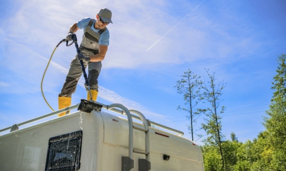 Jak wyczyścić przyczepę kempingową